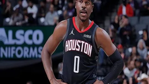 赵睿荣升中国男篮新队长，徐杰接棒赵继伟，6将无缘核心阵容